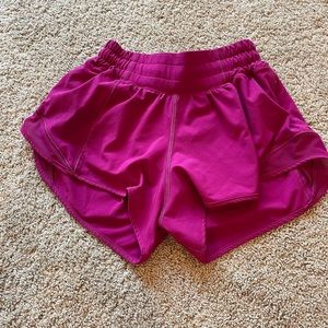Lululemon hotty hots ripened raspberry in size 0 2.5 inch!